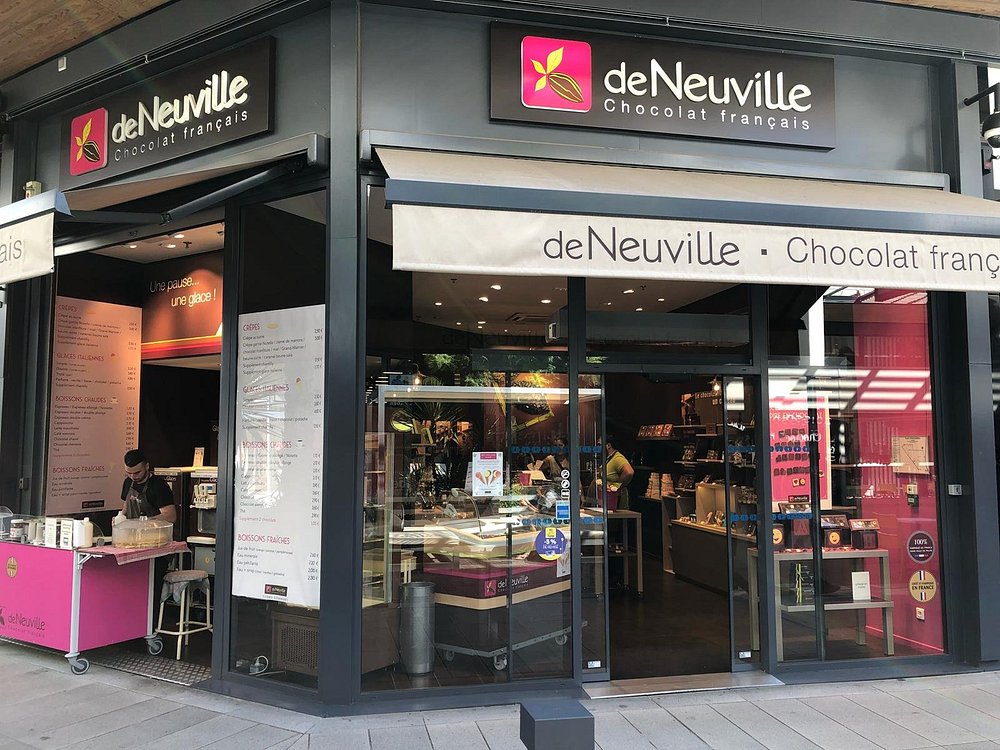 Avenue 83 Shopping Center in Toulon, France