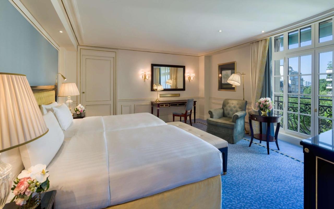 Shangri-La Hotel